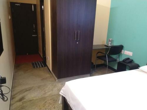 Hotel Chandru De Green