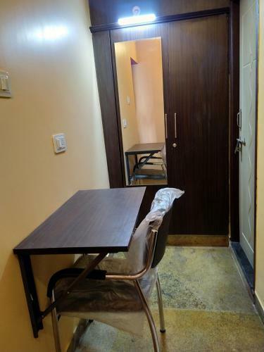 Hotel Chandru De Green