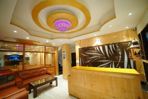 Hotel The Royal Vista