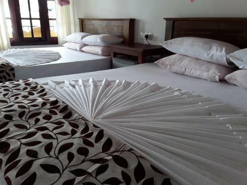 Hostal Ella Grand Peak Hotel