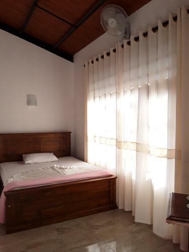 Hostal Ella Grand Peak Hotel