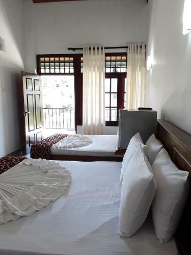 Hostal Ella Grand Peak Hotel