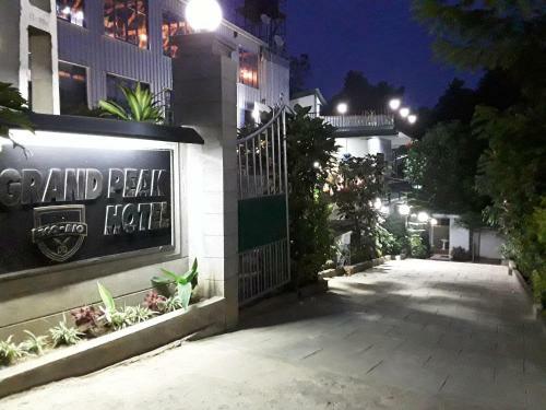 Hostal Ella Grand Peak Hotel