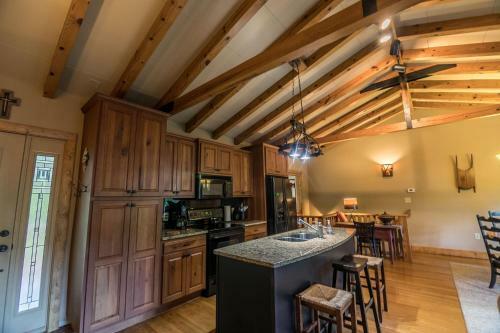 Appalachian Retreat Between Boone Blowing Rock Hot Tub Wifi