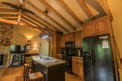 Appalachian Retreat Between Boone Blowing Rock Hot Tub Wifi