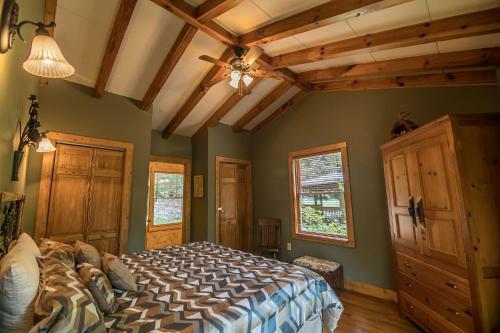Appalachian Retreat Between Boone Blowing Rock Hot Tub Wifi