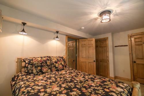Appalachian Retreat Between Boone Blowing Rock Hot Tub Wifi