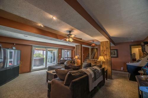 A Slopeside Getaway Hot Tub Pool Table Arcade Games