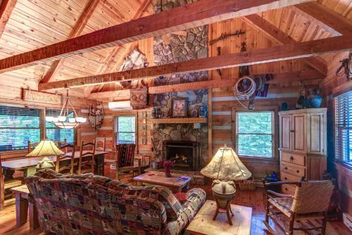 Altitude Adjustment - Seven Devils Cabin With Hot Tub, Pet Friendly, Fireplace