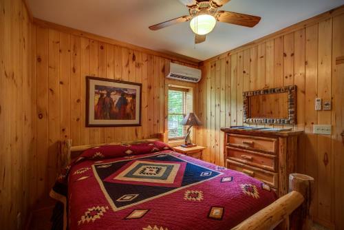 Altitude Adjustment - Seven Devils Cabin With Hot Tub, Pet Friendly, Fireplace