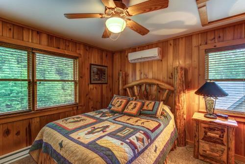 Altitude Adjustment - Seven Devils Cabin With Hot Tub, Pet Friendly, Fireplace