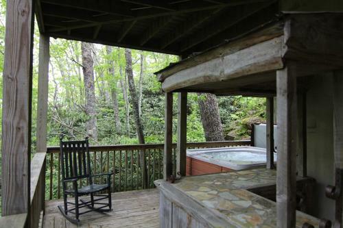 Altitude Adjustment - Seven Devils Cabin With Hot Tub, Pet Friendly, Fireplace