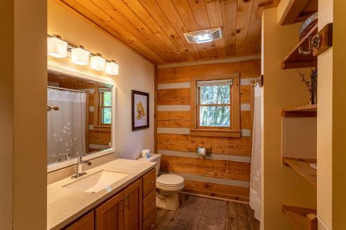 7th Heaven - Rustic Cabin With Pool Table, Close To Hawksnest!