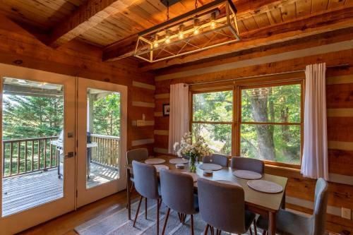 7th Heaven - Rustic Cabin With Pool Table, Close To Hawksnest!