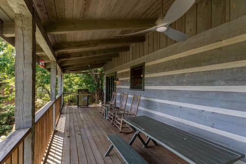 7th Heaven - Rustic Cabin With Pool Table, Close To Hawksnest!