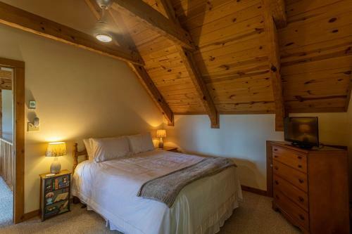 7th Heaven - Rustic Cabin With Pool Table, Close To Hawksnest!