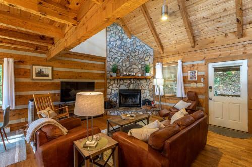 7th Heaven - Rustic Cabin With Pool Table, Close To Hawksnest!