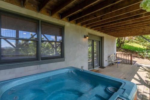 7th Heaven - Rustic Cabin With Pool Table, Close To Hawksnest!
