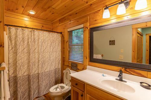 Among The Trees - Valle Crucis Cabin With Hot Tub, Pool Table, Pond, Fire Pit