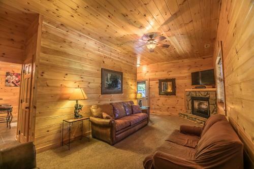 Appalachian Remedy - Hot Tub - Pool Table - Firepit