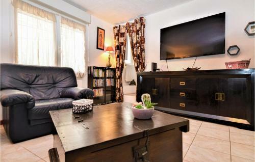 Awesome Home In Pont-saint-esprit With Wifi And 2 Bedrooms