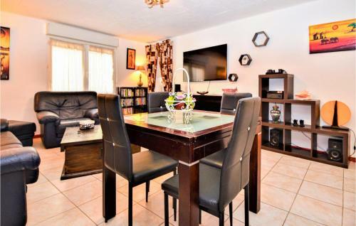 Awesome Home In Pont-saint-esprit With Wifi And 2 Bedrooms