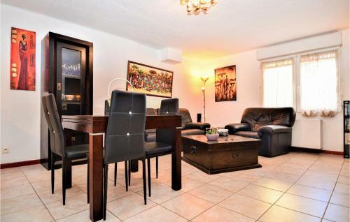 Awesome Home In Pont-saint-esprit With Wifi And 2 Bedrooms