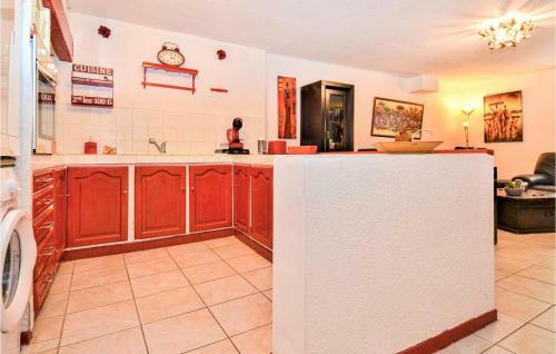 Awesome Home In Pont-saint-esprit With Wifi And 2 Bedrooms