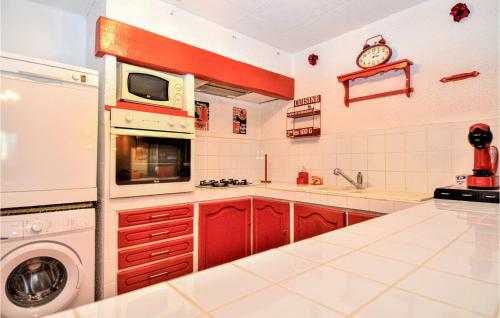 Awesome Home In Pont-saint-esprit With Wifi And 2 Bedrooms