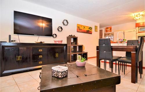Awesome Home In Pont-saint-esprit With Wifi And 2 Bedrooms