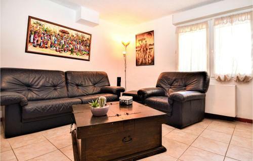 Awesome Home In Pont-saint-esprit With Wifi And 2 Bedrooms