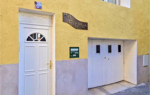 Awesome Home In Pont-saint-esprit With Wifi And 2 Bedrooms