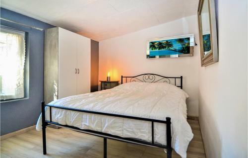 Awesome Home In Pont-saint-esprit With Wifi And 2 Bedrooms