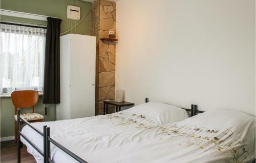 Stunning Home In Acquoy With Wifi And 9 Bedrooms