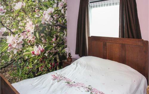Stunning Home In Acquoy With Wifi And 9 Bedrooms