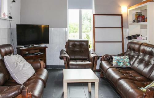 Stunning Home In Acquoy With Wifi And 9 Bedrooms
