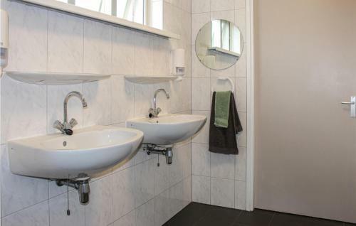 Stunning Home In Acquoy With Wifi And 9 Bedrooms