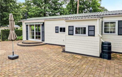 Awesome Caravan In Beekbergen With 2 Bedrooms