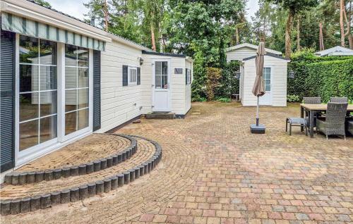 Awesome Caravan In Beekbergen With 2 Bedrooms