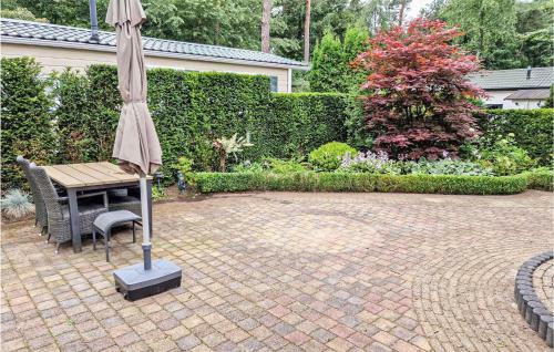Awesome Caravan In Beekbergen With 2 Bedrooms
