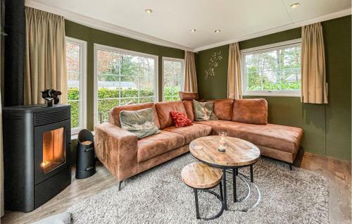 Awesome Caravan In Beekbergen With 2 Bedrooms