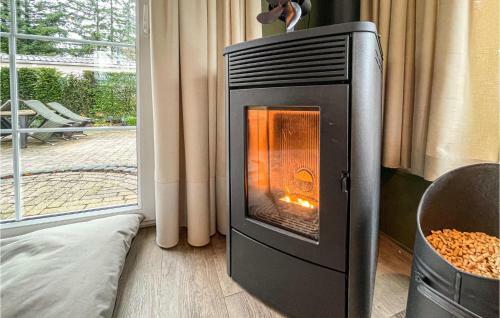 Awesome Caravan In Beekbergen With 2 Bedrooms