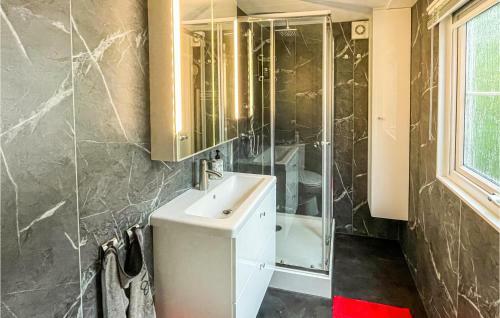 Awesome Caravan In Beekbergen With 2 Bedrooms