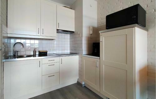 Stunning Home In Bruinisse With Wifi And 2 Bedrooms