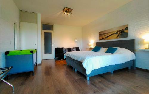 Amazing Home In Bruinisse With Wifi And 2 Bedrooms