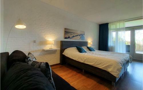 Amazing Home In Bruinisse With Wifi And 2 Bedrooms