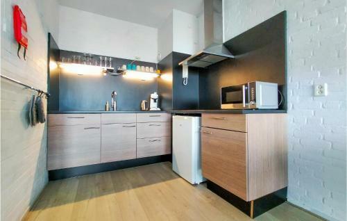 Amazing Home In Bruinisse With Wifi And 2 Bedrooms