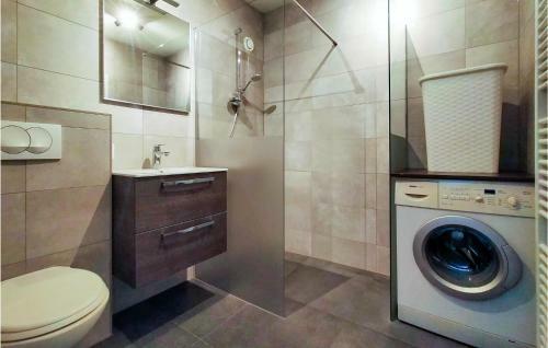 Amazing Home In Bruinisse With Wifi And 2 Bedrooms