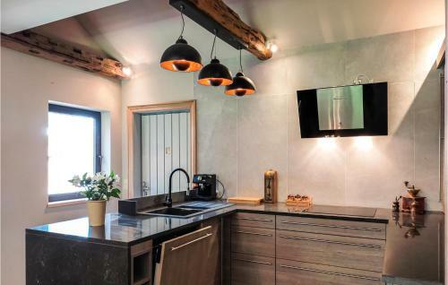 Nice Home In Knesselare With 6 Bedrooms