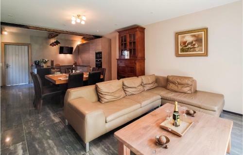 Nice Home In Knesselare With 6 Bedrooms